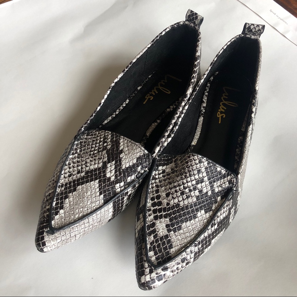 Lulus Black & White Snake Print Flats Size 8.5